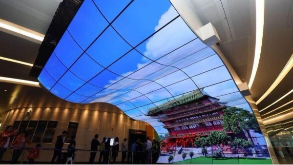 OLED顯示屏未來可期，商顯行業(yè)之旅中億睿科技伴你同